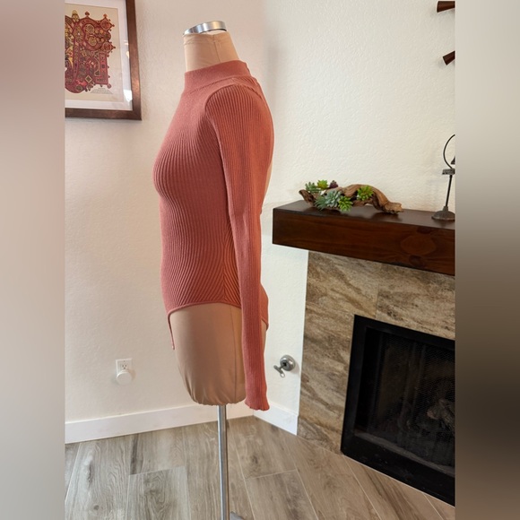 Turtleneck Backless Sweater Bodysuit - Picture 5 of 10